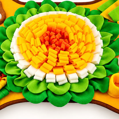 Close-up of the layered folds of the rosette in the middle of the mat