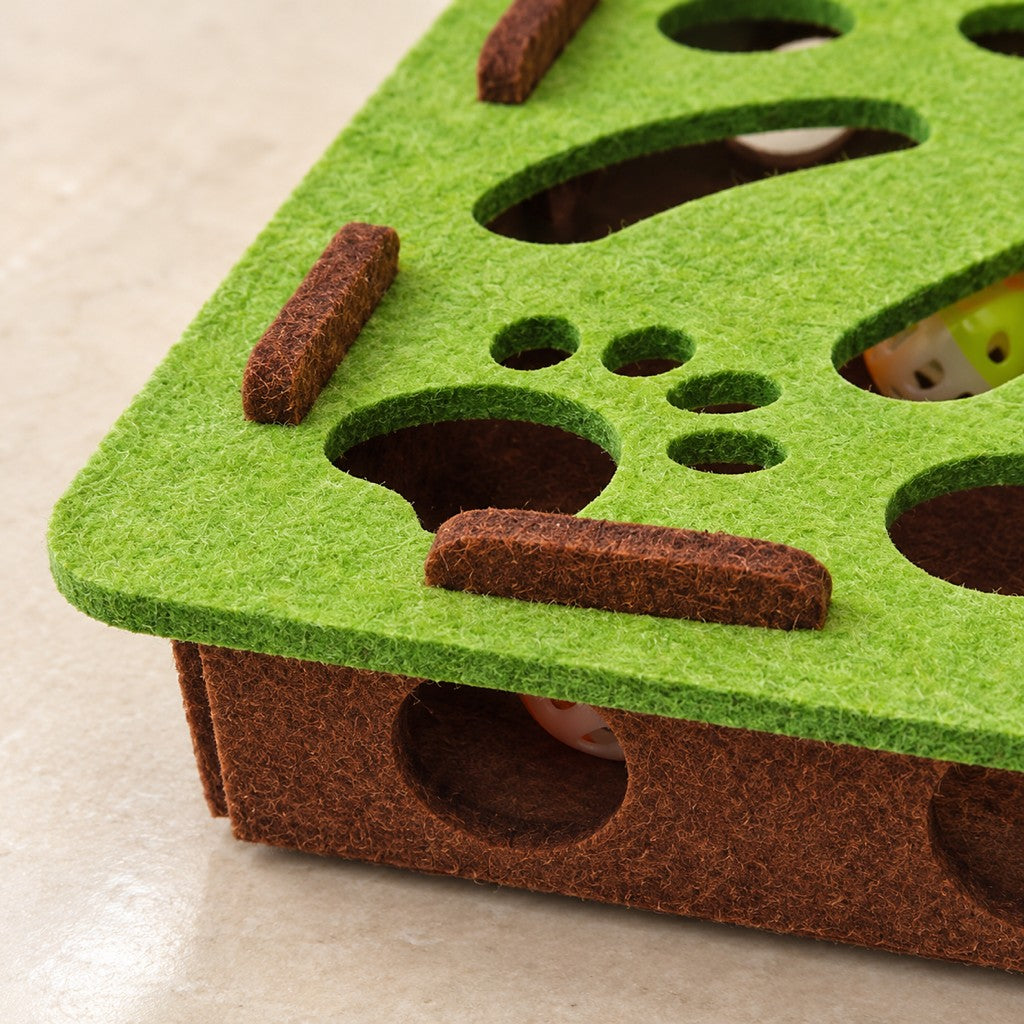 Close-up of the felt edge and round side opening of the box